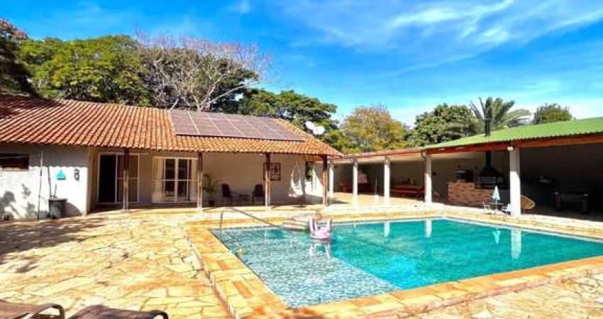 Chácara em Condomínio de Alto Padrão em Ribeirão Preto - Itanhangá Chácaras de Recreio: 3 quartos, 1 suíte, 2 salas, 4 banheiros, 600 m² de área.