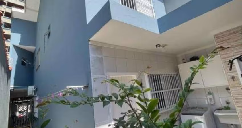 Lindo Sobrado com 3 dorms - Churrasqueira a carvão - Lado Praia!