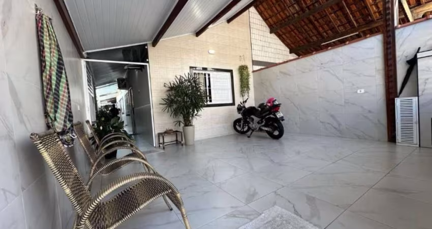 Linda Casa Térrea Geminada com 2 dorms 2 vagas - Churrasqueira a Carvão!