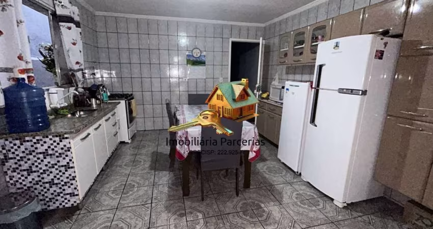 Imóvel com 2 casas na Fazendinha Excelente Localização Garagem Coberta !