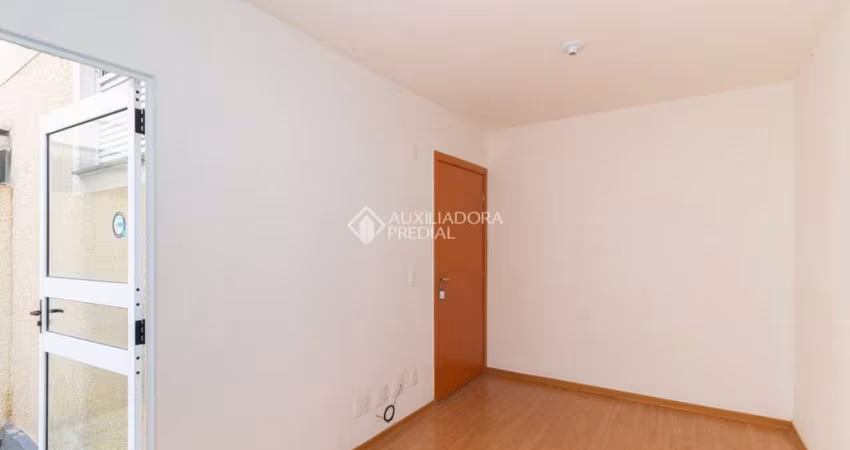 Apartamento com 2 quartos para alugar na SETE MIL E OITO, 280, Restinga, Porto Alegre