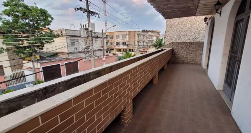 Casa com 4 dormitórios à venda, 220 m² por R$ 1.100.000 - Vila Valqueire - Rio de Janeiro/RJ