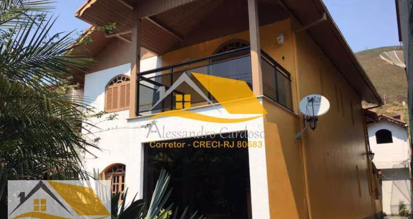 Vendo casa de alto padrão com piscina e 3 quartos na Chácara do Paraíso