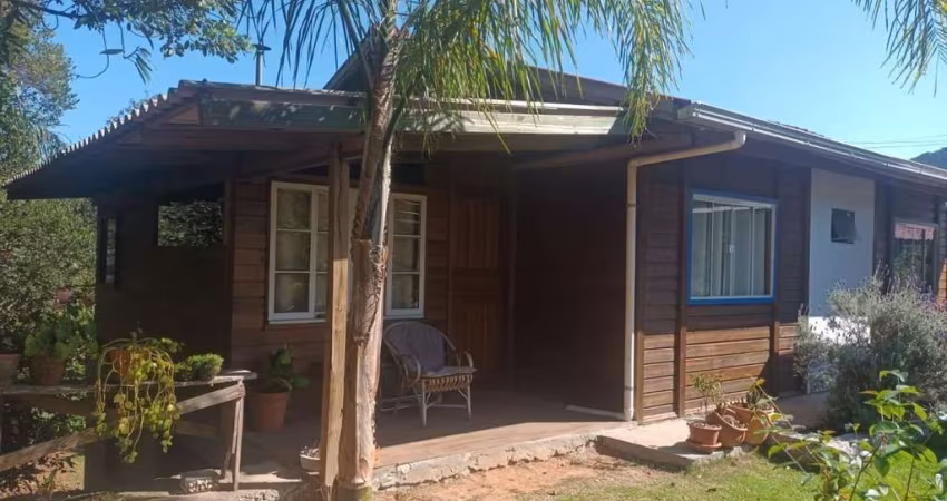 Casa para Venda em Florianópolis, São João do Rio Vermelho, 2 dormitórios, 1 banheiro, 1 vaga