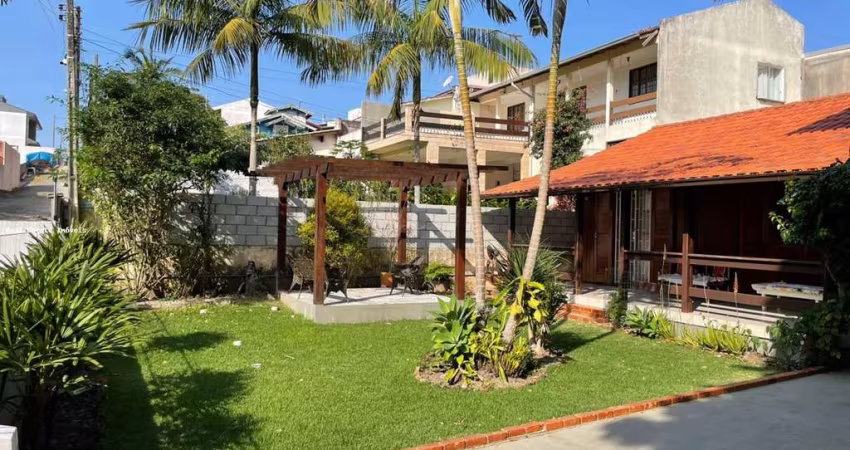 Casa para Venda em Florianópolis, Ingleses do Rio Vermelho, 3 dormitórios, 1 suíte, 2 banheiros, 4 vagas