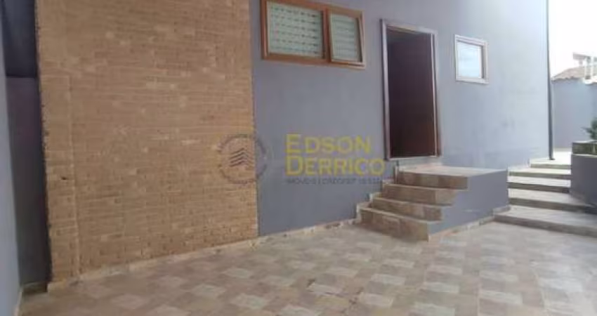 Sobrado com 4 quartos, Mombaça - Pindamonhangaba