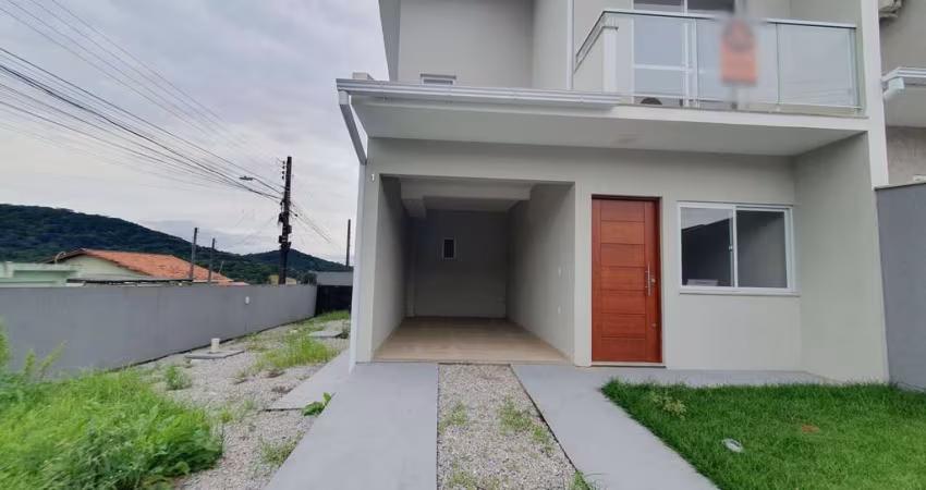 Sobrado de 2 Dormitórios | Esquina | Potecas | São José