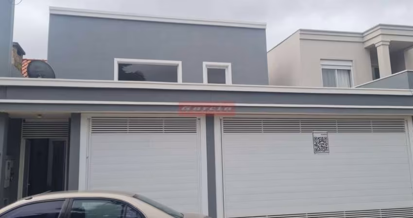 Linda casa para venda com 2 dorm, 2 suites, sacada, lareira, quintal, 3 vagas , entrada lateral
