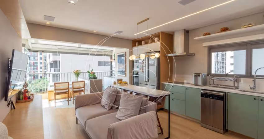 APARTAMENTO REFORMADO E ESTILOSO EM PRÉDIO NOVO