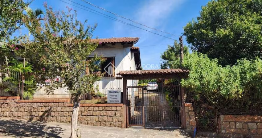Casa com 3 quartos à venda na Rua Atílio Supertti, 287, Vila Nova, Porto Alegre