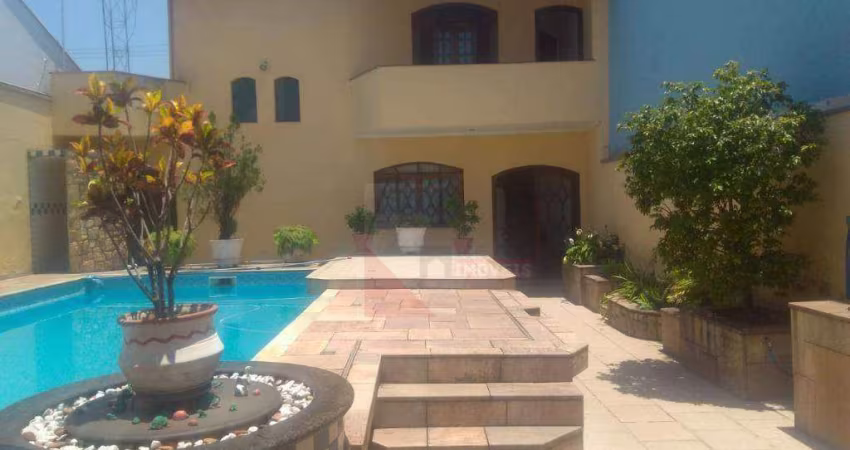Casa com 5 dormitórios à venda, 370 m² por R$ 1.350.000 - Vila Santa Catarina - Americana/SP