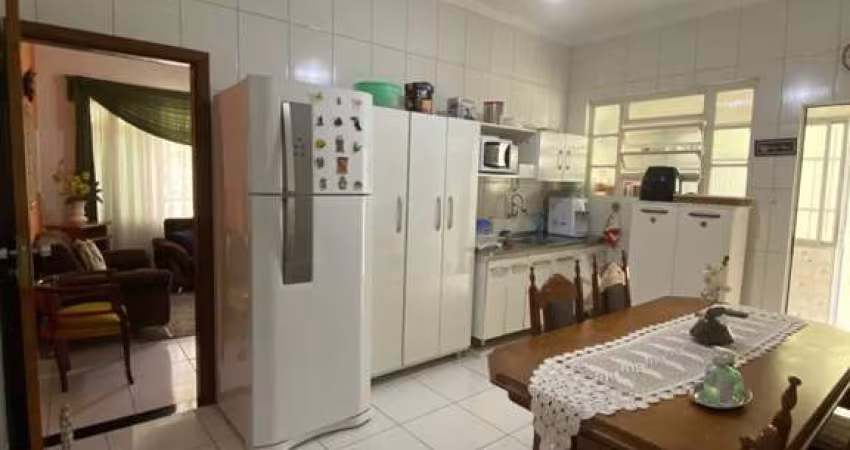Casa Padrão para Venda em Vila Guilhermina Praia Grande-SP