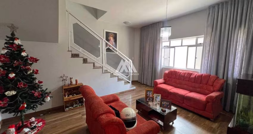 Vendo casa em Itaúna com 02 pavimentos com área gourmet e sauna elétrica em ótima localização