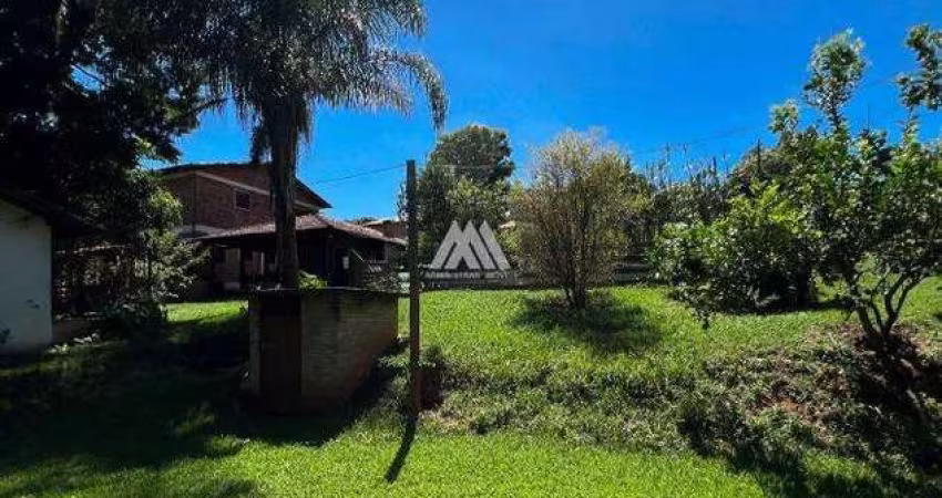 Vendo sítio em Igarapé de 6.000m² com 02 riacho e lagoa com excelente localização.