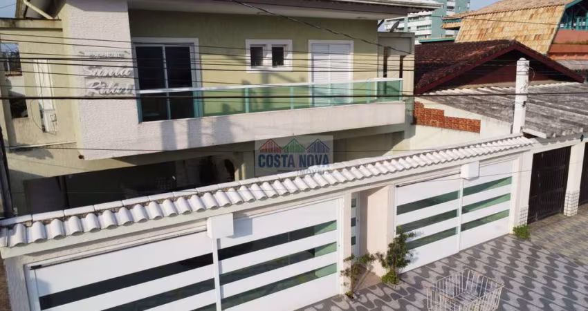 Casa de condomínio com quintal e churrasqueira