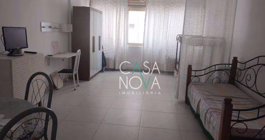 Sala living amplo no Boqueirão 1 quadra da praia