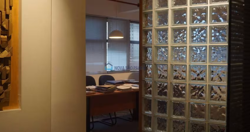 Sala comercial Al. Dos Jurupis,  Moema- SP,  42 m² , 2 banheiros,  à venda