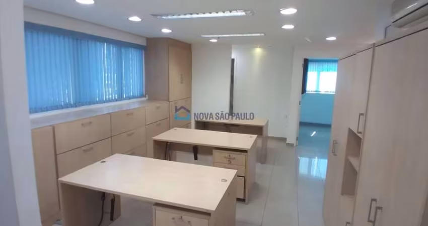 SALAS COMERCIAIS A VENDA - à 20 metros - Metrô São Judas - 4 unidades interligadas.