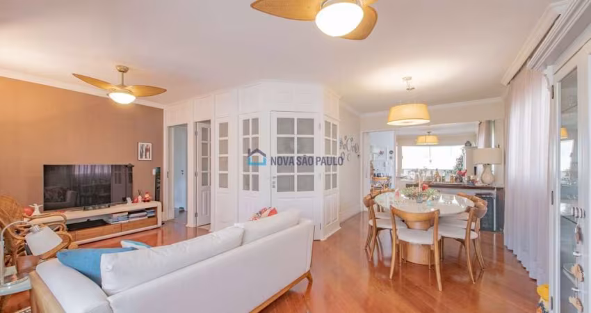 Apartamento com 03 dormitórios; região Campo Belo.