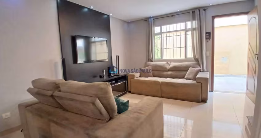 Sobrado Triplex em condomínio, 3 dormitórios com Suíte, 3 vagas próximo ao Metrô Saúde