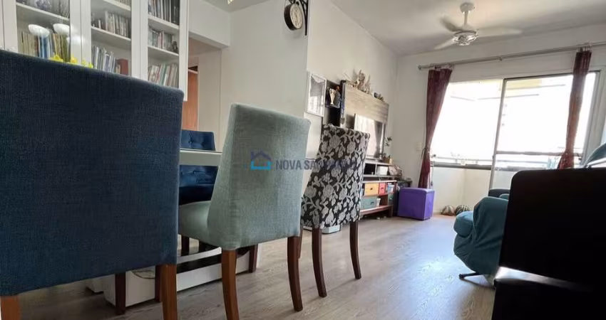 Apartamento à Venda na Caramuru com 3 Quartos.