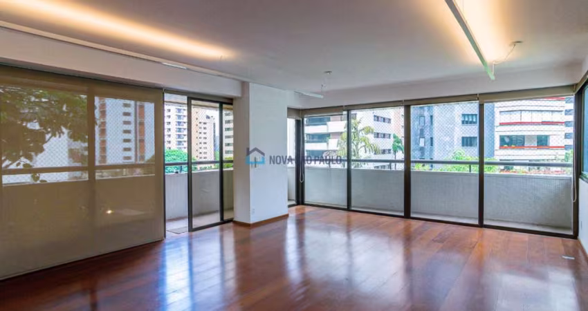 Apartamento de Luxo com 287m² na Aclimação  Assinado por Lucia Ravache