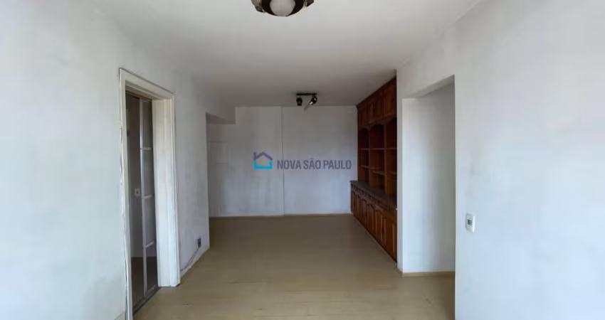 Apartamento com 02 dormitórios; região Chácara Inglesa.