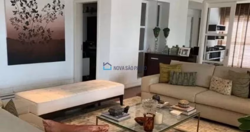 Apartamento em Moema com 275m², com 03 dormitórios, sendo 03 suites e 4 vagas de garagem