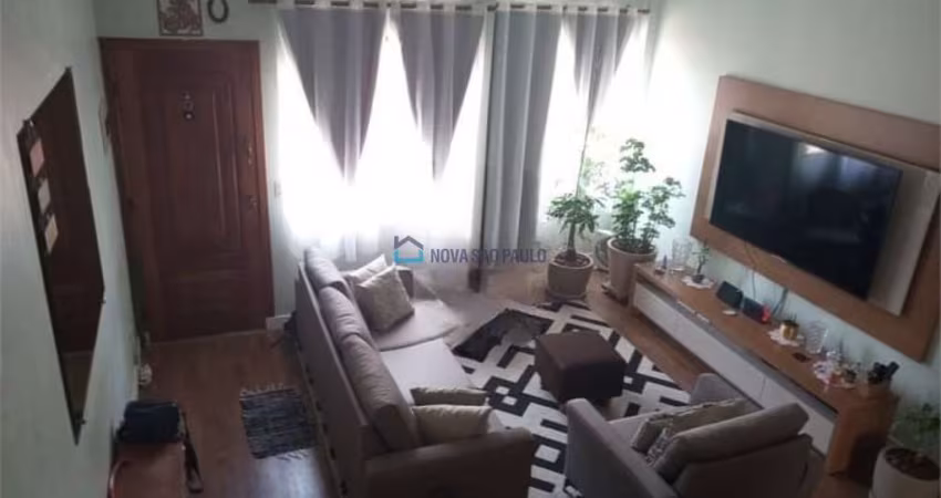 Seu novo lar na Saúde: casa em condomínio com quintal, e quartos e 2 vagas