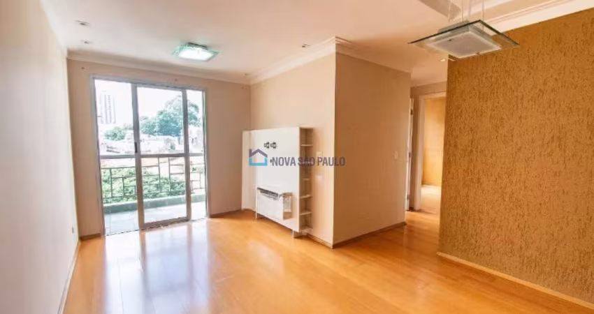 Apartamento com 55 metros de área útil, próximo ao metrô.
