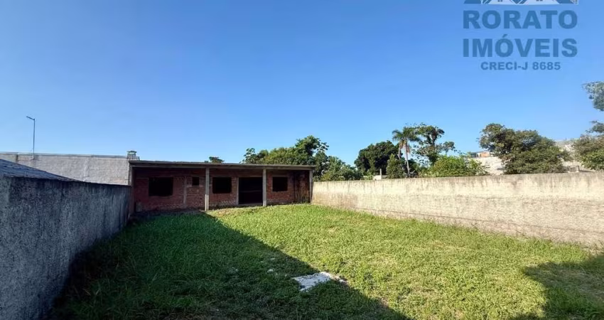 Casa à Venda no Estado Atual com Amplo Terreno