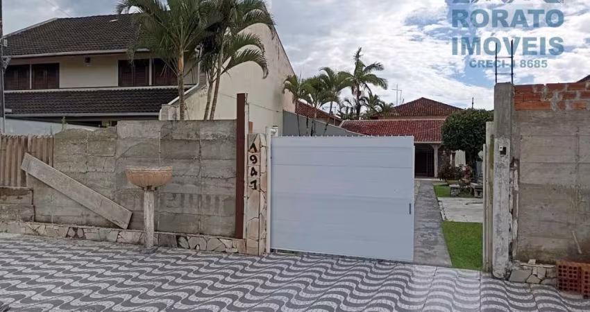 Casa com edícula e piscina em Balneário Ipacaraí  -  Matinhos