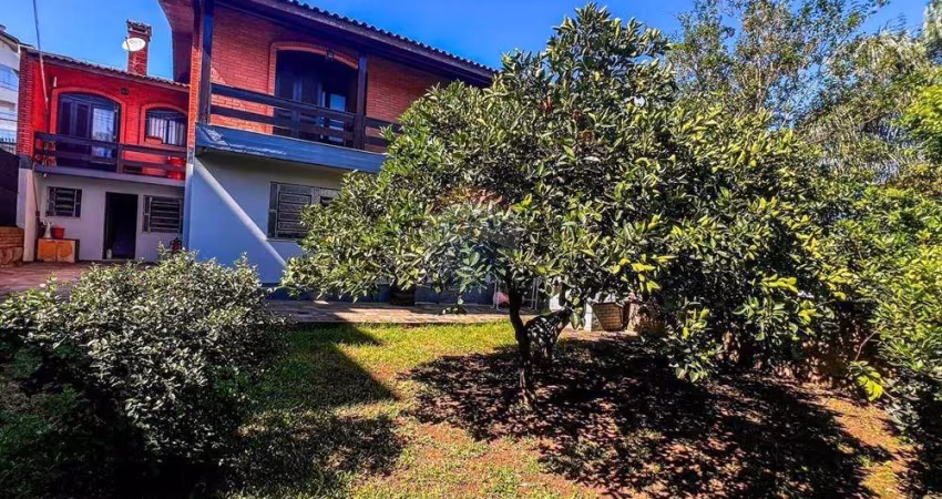 Casa no Bela Vista - 04 Quartos - 01 Suíte - 05 Vagas - Salão de festas e jardim com arvores frutíferas