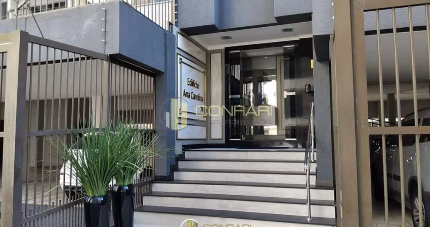 Apartamento com boa localização na Meia Praia