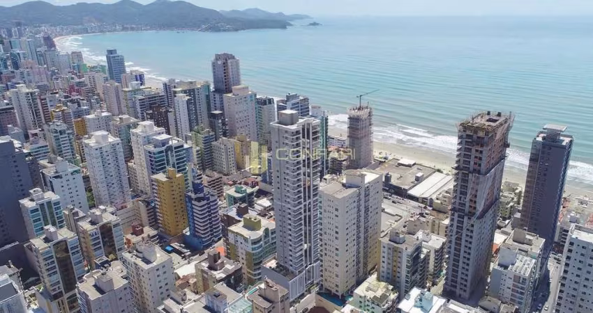 4 Suítes e 3 Vagas na Meia Praia