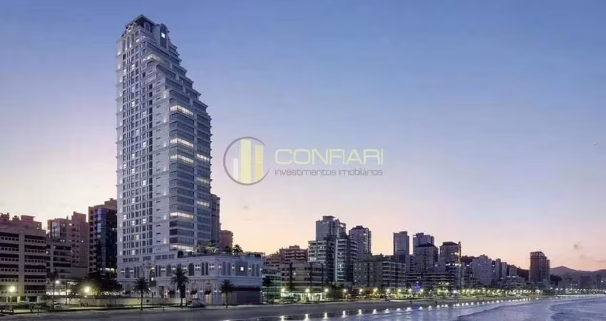 Exclusividade e Sofisticação em um Apartamento Frente Mar