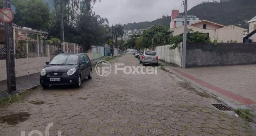 Casa com 3 quartos à venda na Rua Professora Enoé Schutel, 274, Trindade, Florianópolis