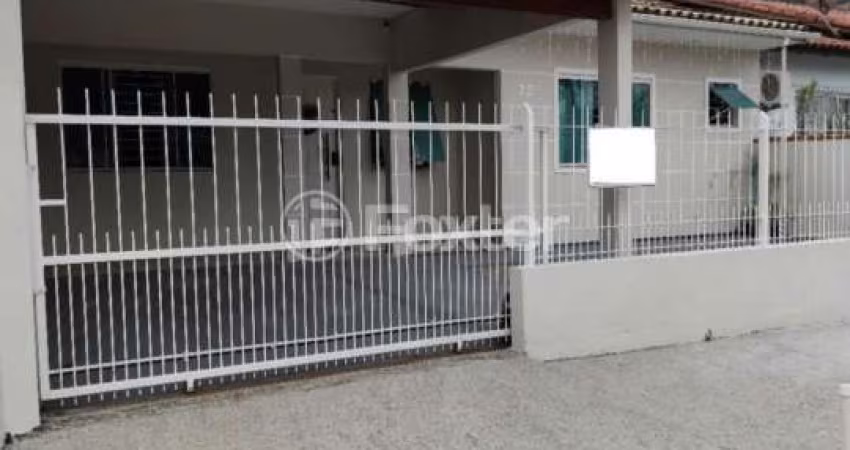 Casa com 3 quartos à venda na Rua dos Palmiteiros, 76, Madri, Palhoça