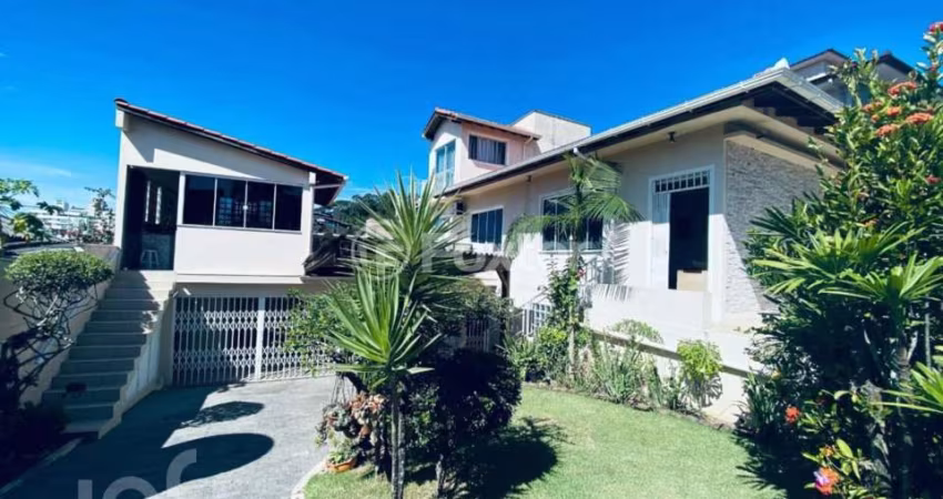 Casa com 4 quartos à venda na Rua Laércio Costa, 125, Trindade, Florianópolis