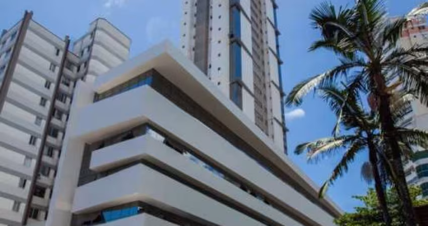 Apartamento Diferenciado com 354 metros sendo 03 suítes  em condomínio Club em Balneário Camboriu