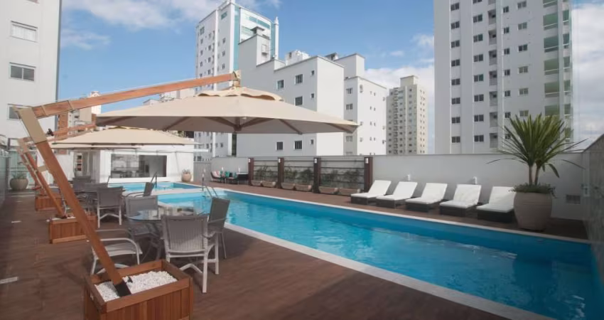 Apartamento Mobiliado sendo 03 suítes no Centro de Balneário Camboriú