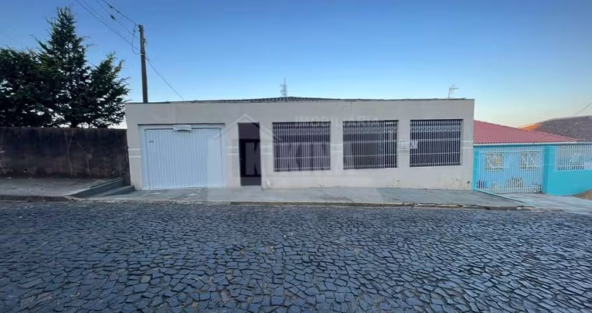 Casa Residencial com 5 quartos  à venda, 308.00 m2 por R$520000.00  - Uvaranas - Ponta Grossa/PR