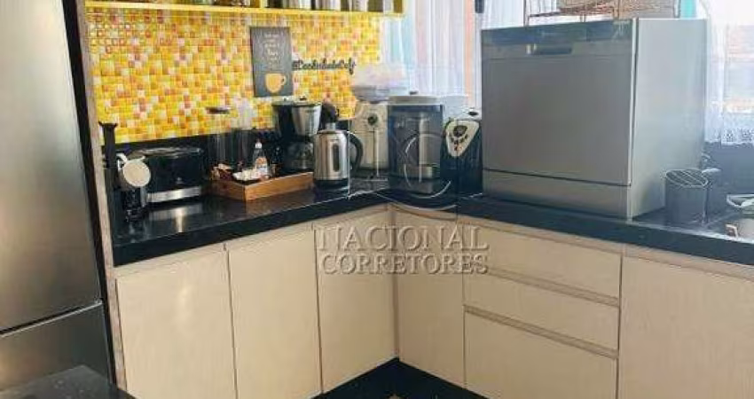 Sobrado à venda, 263m² - 3 dormitórios, 1 suíte, 4 vagas - Condomínio Maracanã -Santo André.