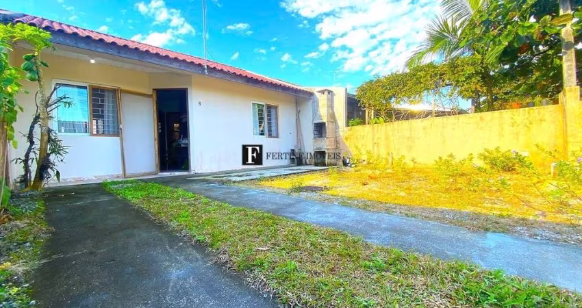 Casa com 02 quartos no Costa Azul