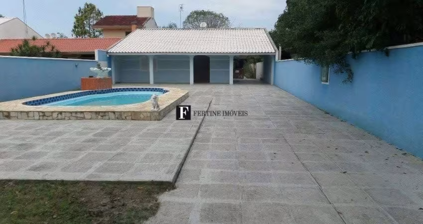 Casa com piscina em Pontal do sul