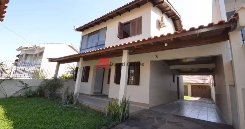 Sobrado com 4 Dormitórios, Piscina e Terreno Amplo  Ótim