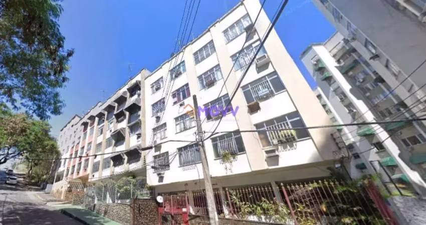 Excelente apartamento modernizado no Fonseca.