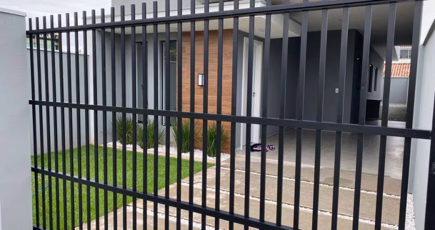 CASA COM 03 DORMITÓRIOS COM EXCELENTE PADRÃO DE ACABAMENTO NO JARDIM ICARAÌ