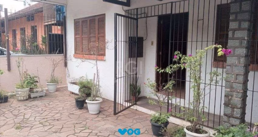 Casa para Venda - 210m², 4 dormitórios, 2 vagas - Petrópolis