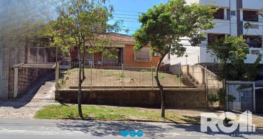 Casa 3 dormitórios à venda Petrópolis Porto Alegre/RS